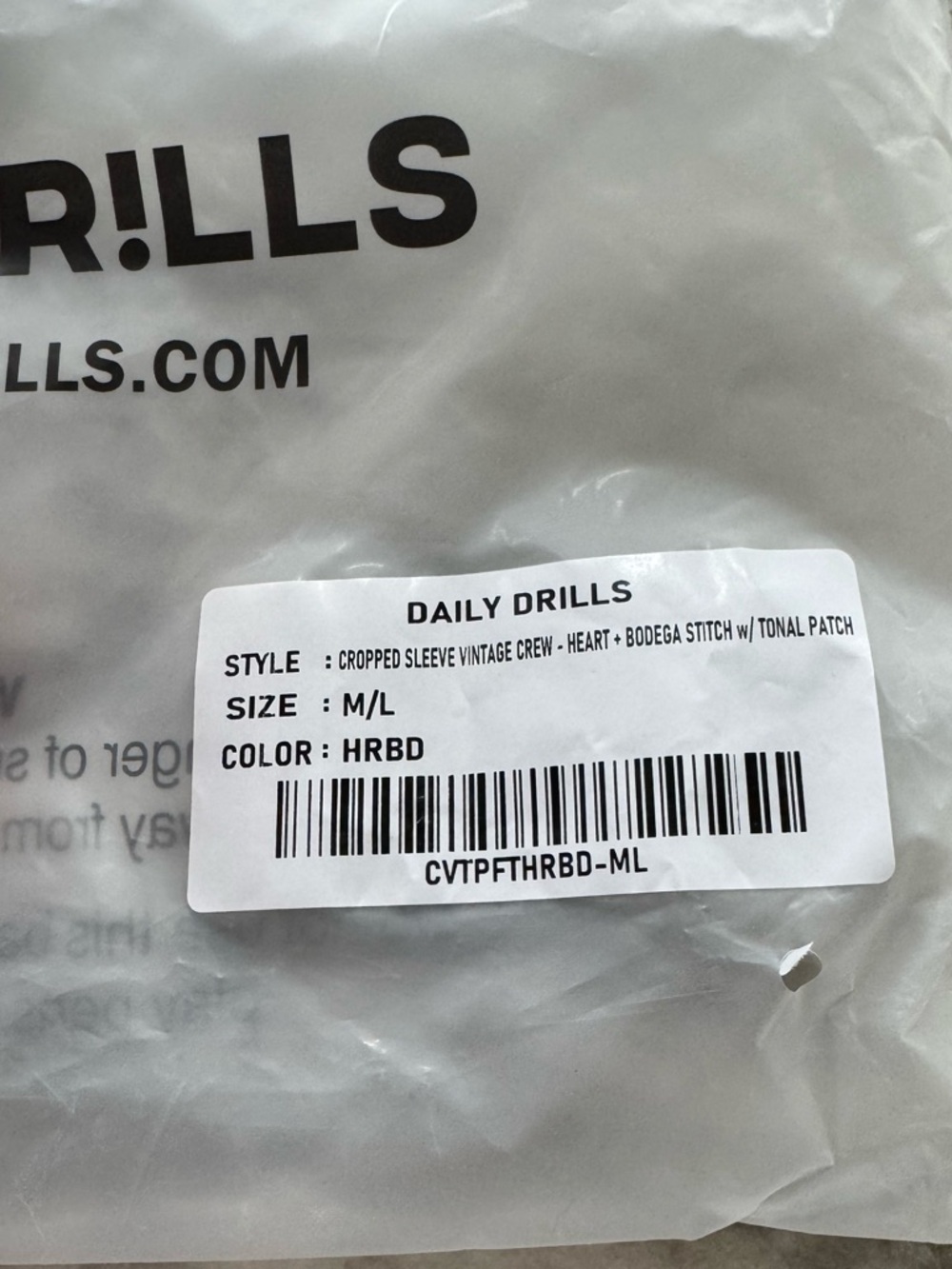 NWT Daily Drills “Heart + Bodega” Cropped Sleeve Vintage Crewneck - Picture 6 of 6